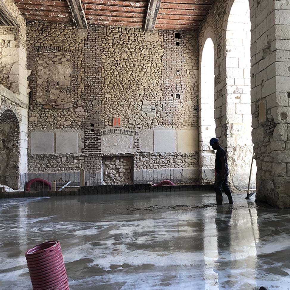 Coulage de la dalle béton et échantillons d’enduit<br>Document INCA Architectes - Photographie de Laetitia Capuano
